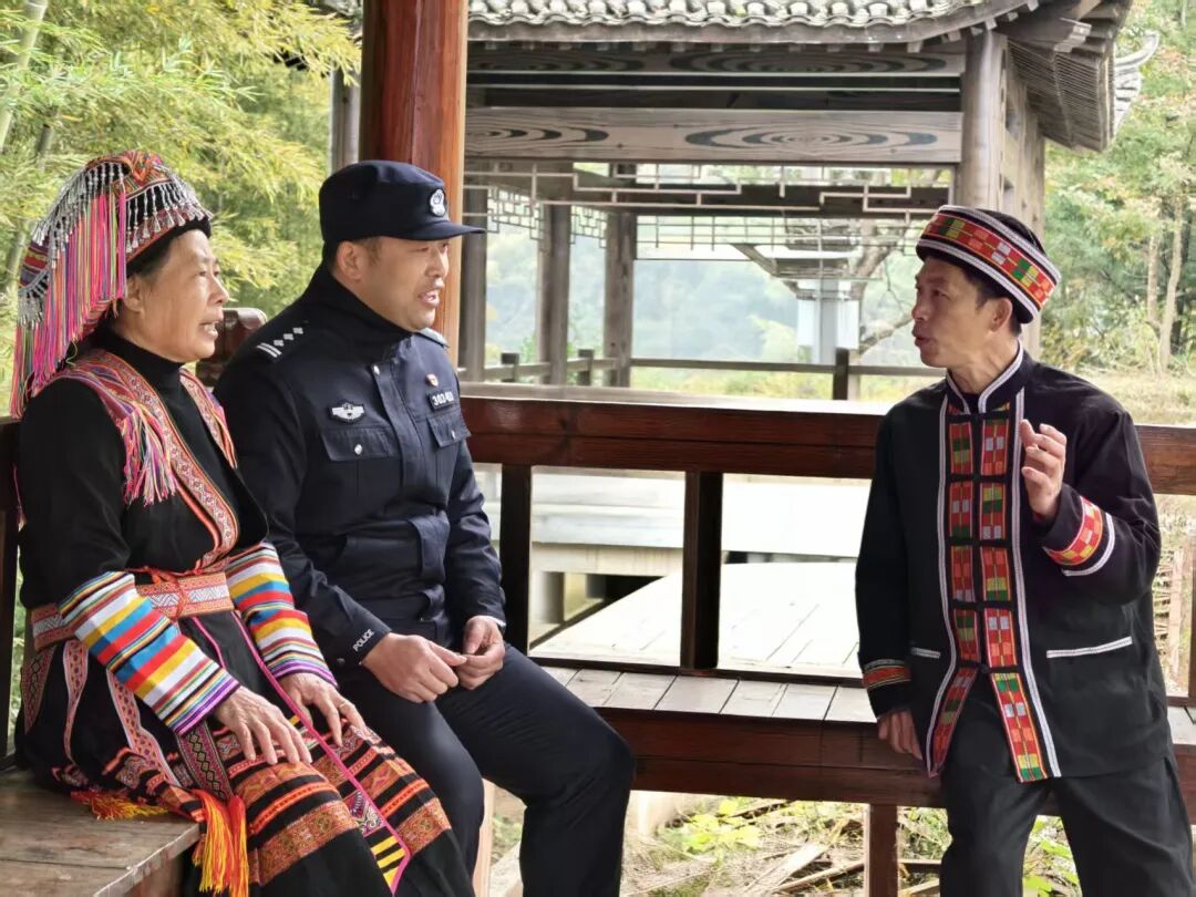 从一包“咳嗽种子”到民族团结花:灌阳公安“田间警务”绘就民族团结禁种铲毒新画卷