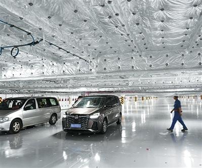 “中国制造”全球最大汽车运输船交付