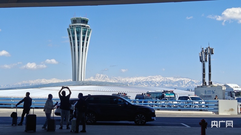 数读中国开局新活力丨28 个机场、693 条航线，新疆航空“振翅高飞”激活区域发展新动能