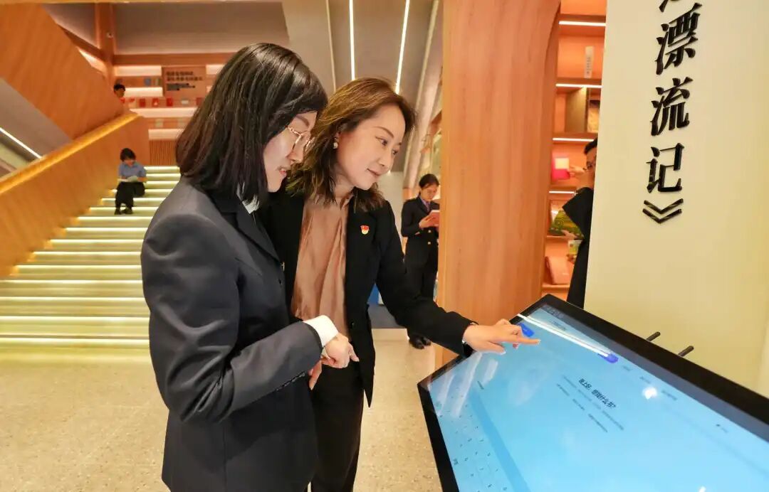 阅读+VR+亲子!铁路人的“雪莲书苑”惊艳亮相,这样的职工书屋你慕了吗?