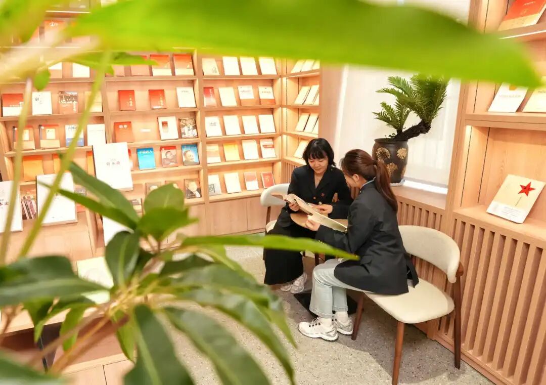 阅读+VR+亲子!铁路人的“雪莲书苑”惊艳亮相,这样的职工书屋你慕了吗?