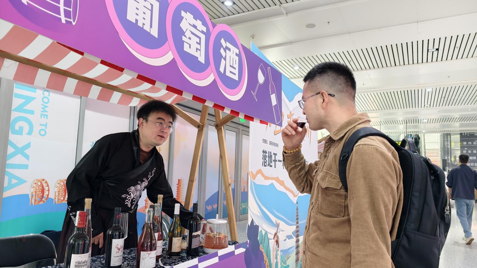 一下飞机就被“宠”上天!银川机场这波迎客操作,太圈粉了 一下飞机就被“宠”上天!银川机场这波迎客操作,太圈粉了