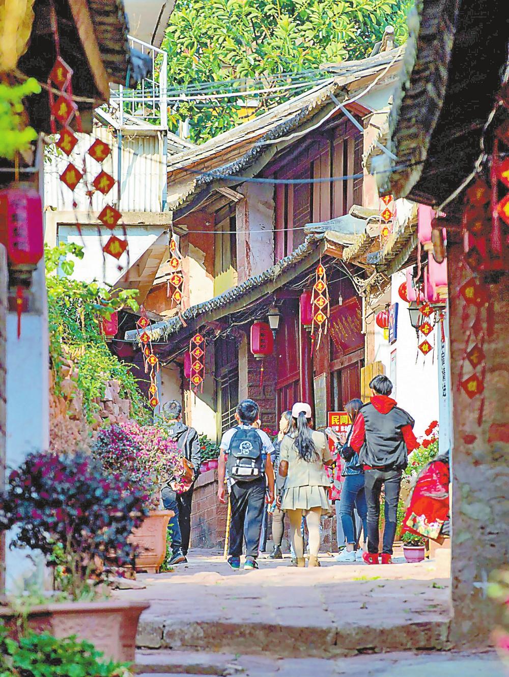 “五一”假期云南多地游客量与花费双增