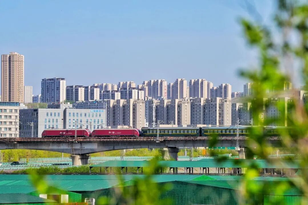 新疆铁路“五一”假日运输期累计发送旅客172.2万人次 假期首日客发量创单日新高