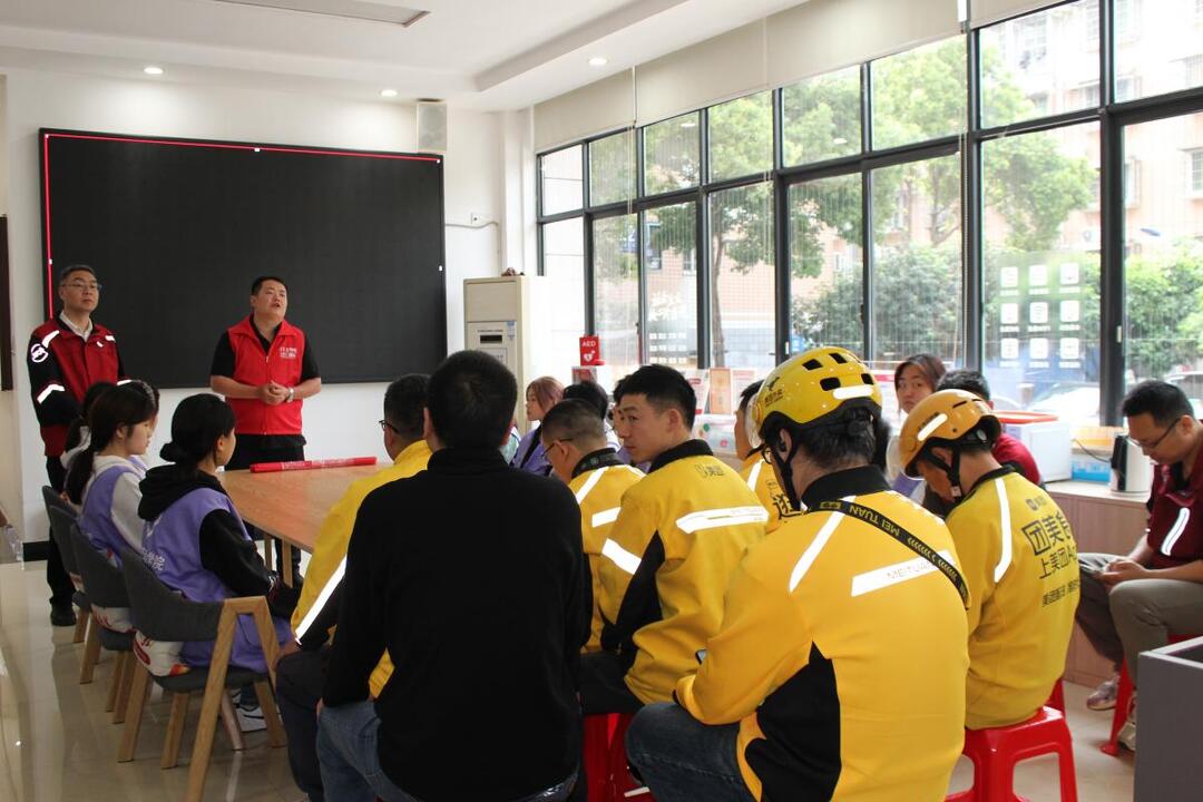 湖南现代物流职业技术学院:马石光带队进社区 多方联动打造“户外劳动思政课” 湖南现代物流职业技术学院:马石光带队进社区 多方联动打造“户外劳动思政课”