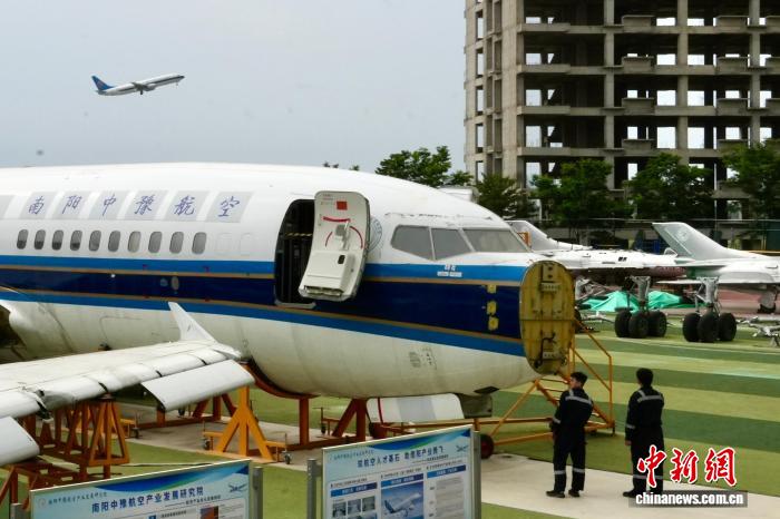 河南南阳大型修飞机现场:多元实训场景助力航空技能培养