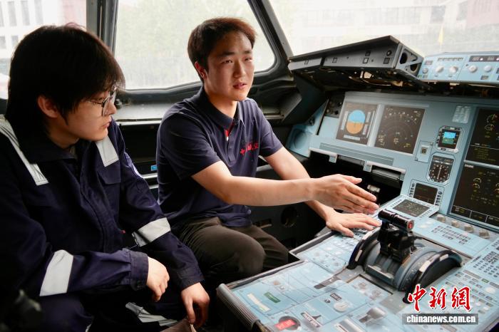河南南阳大型修飞机现场:多元实训场景助力航空技能培养