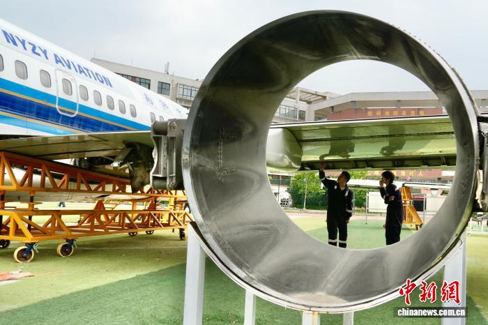 河南南阳大型修飞机现场:多元实训场景助力航空技能培养