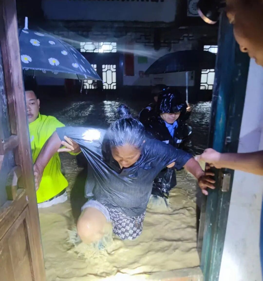 黔南:万众一心战汛情 昼夜奋战保民生 图片