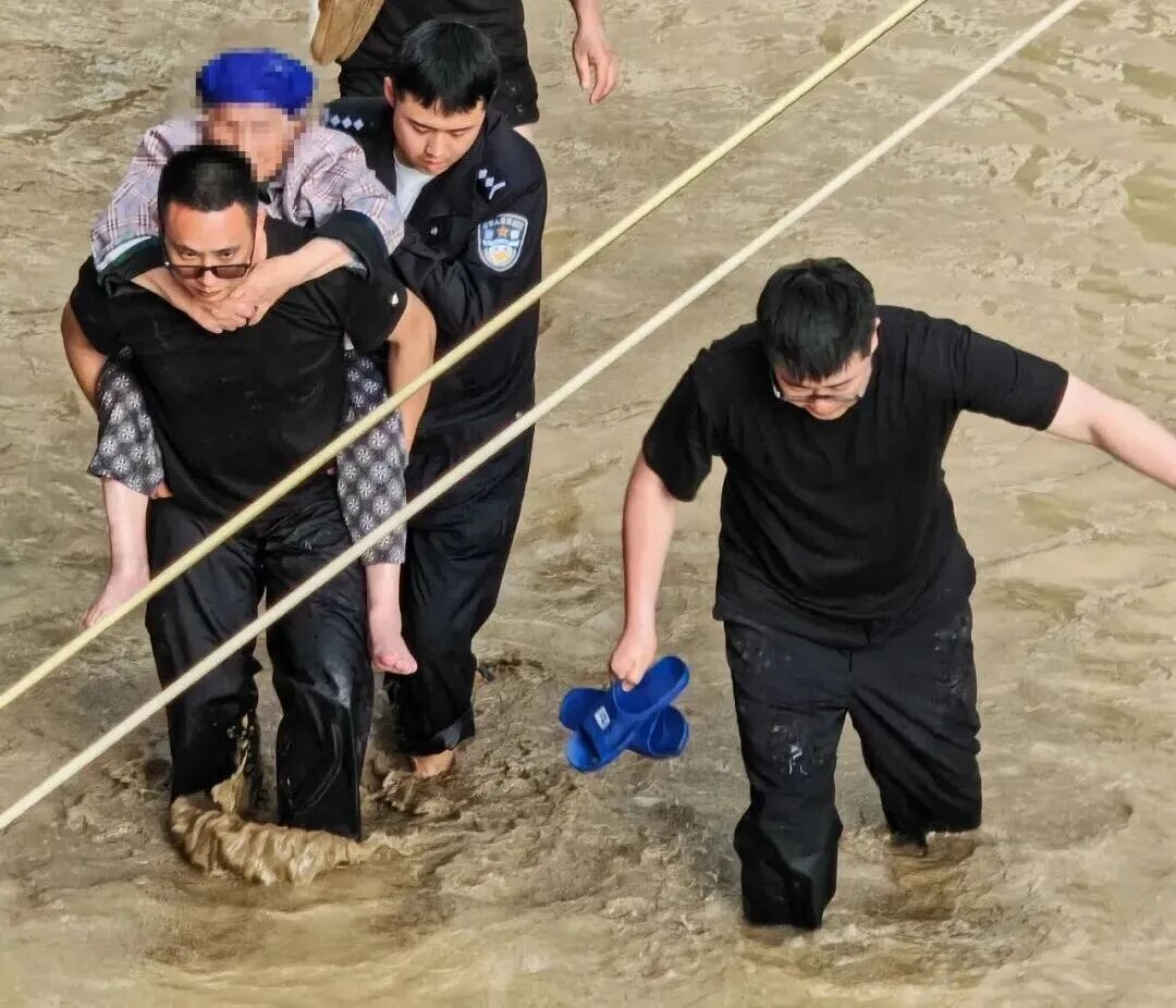 黔南:万众一心战汛情 昼夜奋战保民生