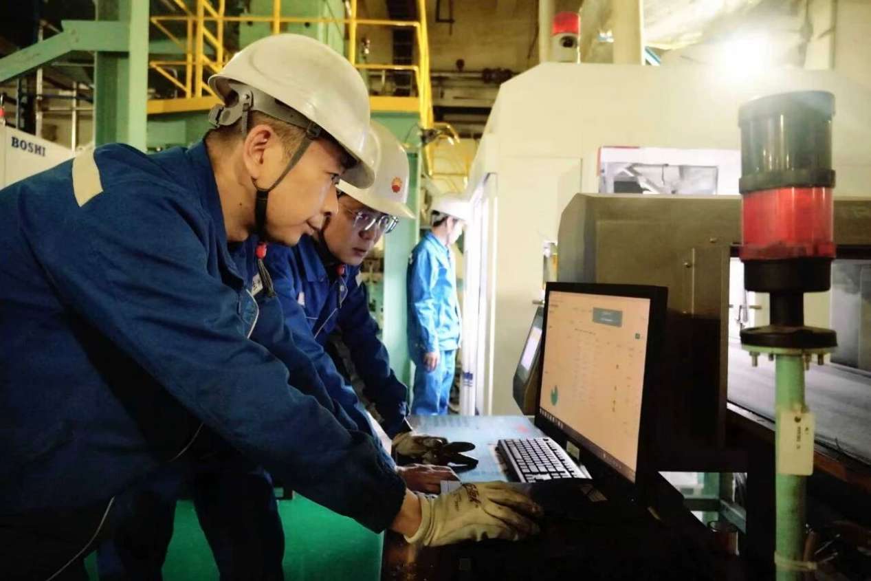 “AI质检员”为兰州石化生产线装上“火眼金睛” “AI质检员”为兰州石化生产线装上“火眼金睛”