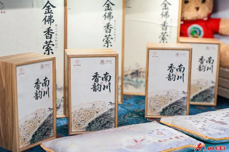 “金佛山·世界遗产奇观”和中医药文化亮相文博会 eb0ec206e0e218b7ae991942a03adbf9_副本.jpg