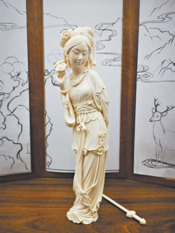 刻刀下的“山花”