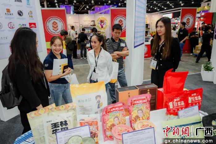 中国好物出海拓东盟市场 东博会组团亮相菲律宾国际食品展--中国新闻网