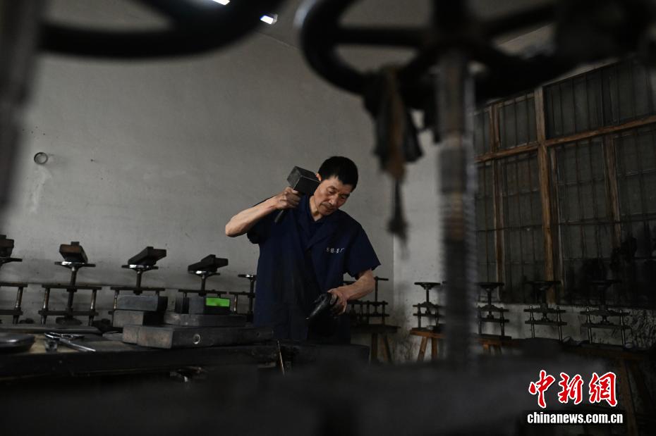 【时光印象】探访徽墨制作技艺 落纸如漆金不换