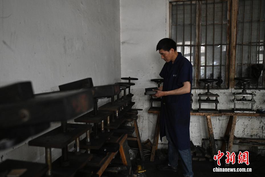 【时光印象】探访徽墨制作技艺 落纸如漆金不换