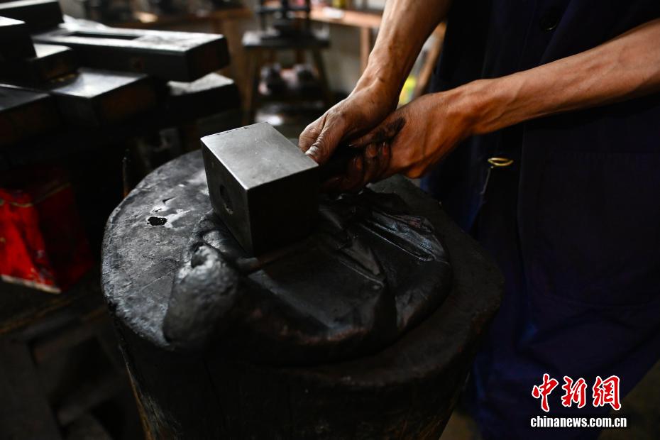 【时光印象】探访徽墨制作技艺 落纸如漆金不换