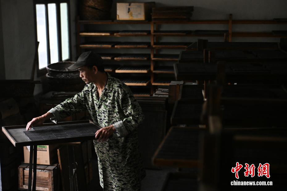 【时光印象】探访徽墨制作技艺 落纸如漆金不换