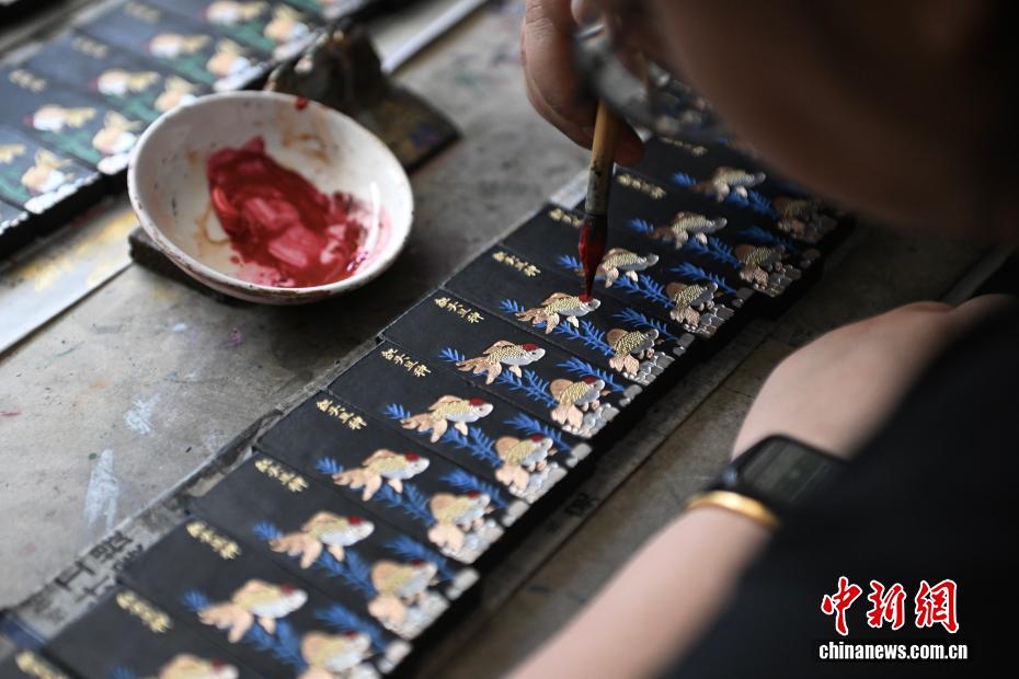 【时光印象】探访徽墨制作技艺 落纸如漆金不换