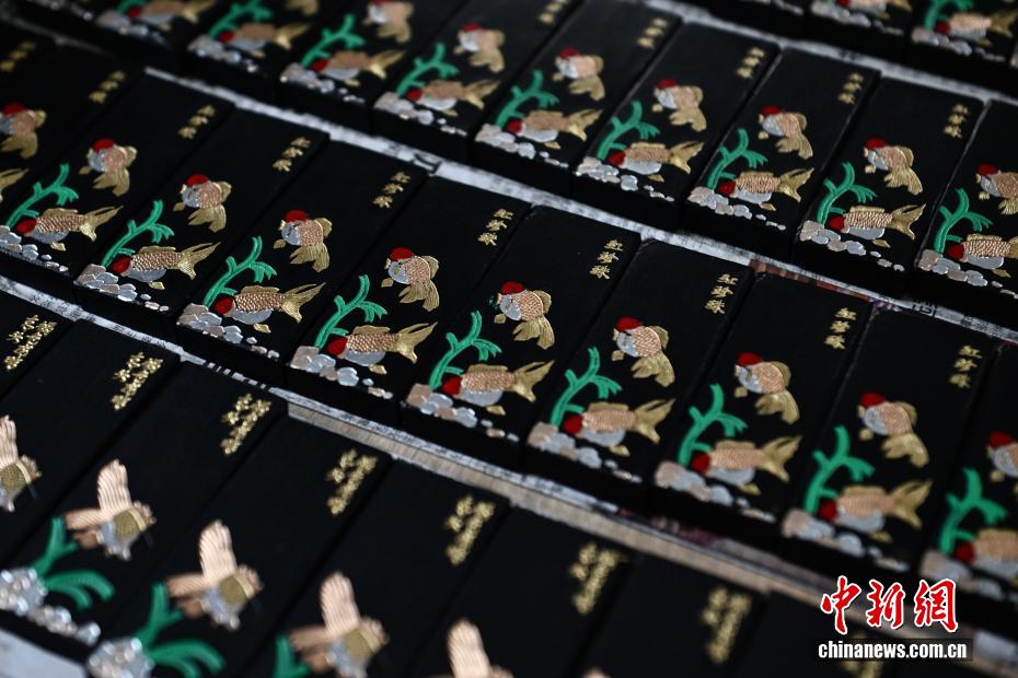 【时光印象】探访徽墨制作技艺 落纸如漆金不换