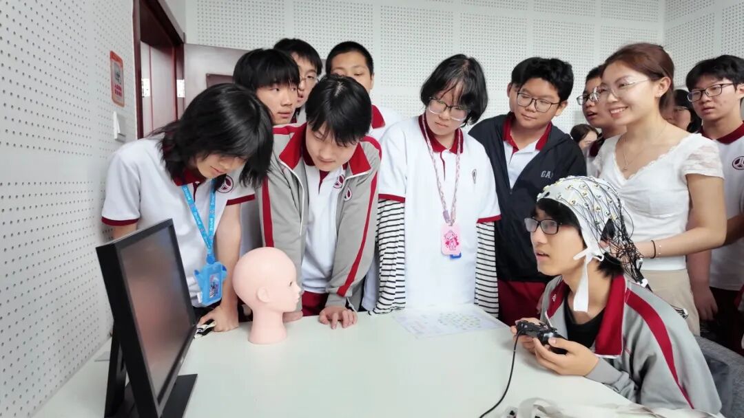 2026北京科技周“AI+多语种”公众开放日落地北京第二外国语学院