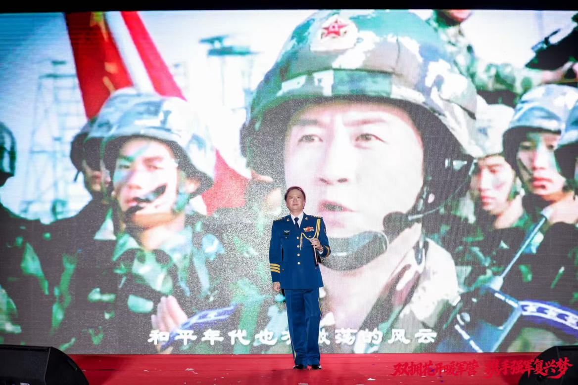 骄阳淬骨 慰问暖心——北京市朝阳区双拥慰问演出走进野外驻训一线