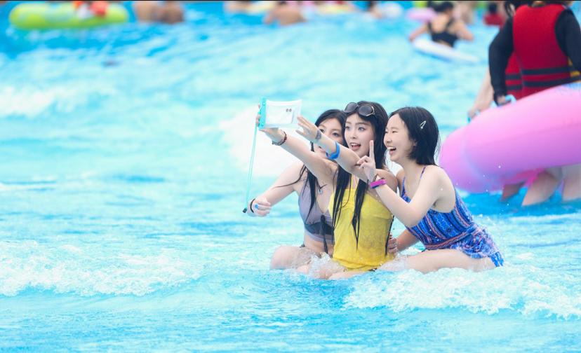 泼水畅玩嗨一夏！重庆玛雅海滩水公园开园
