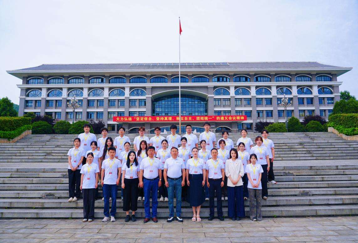 深看校园 | 跨越五千公里,五地学子同上一堂“云上思政课” 深看校园 | 跨越五千公里,五地学子同上一堂“云上思政课”