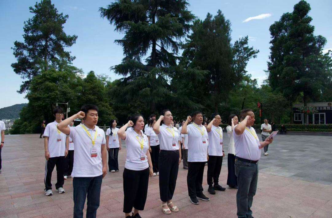 深看校园 | 跨越五千公里，五地学子同上一堂“云上思政课”