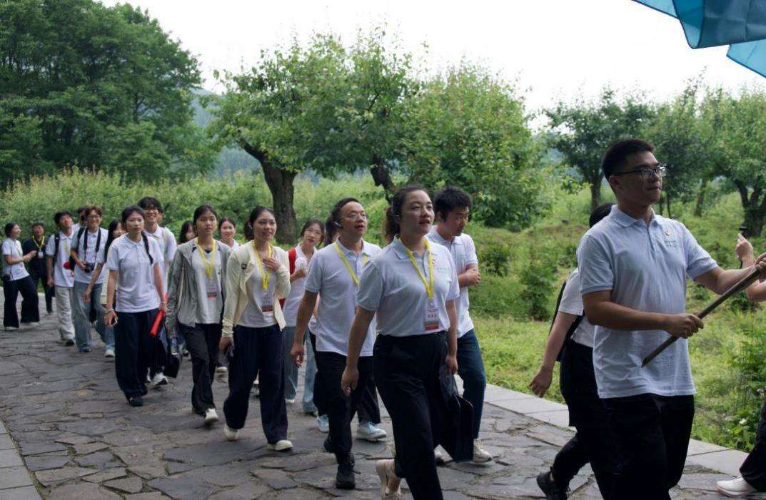 深看校园 | 跨越五千公里，五地学子同上一堂“云上思政课”