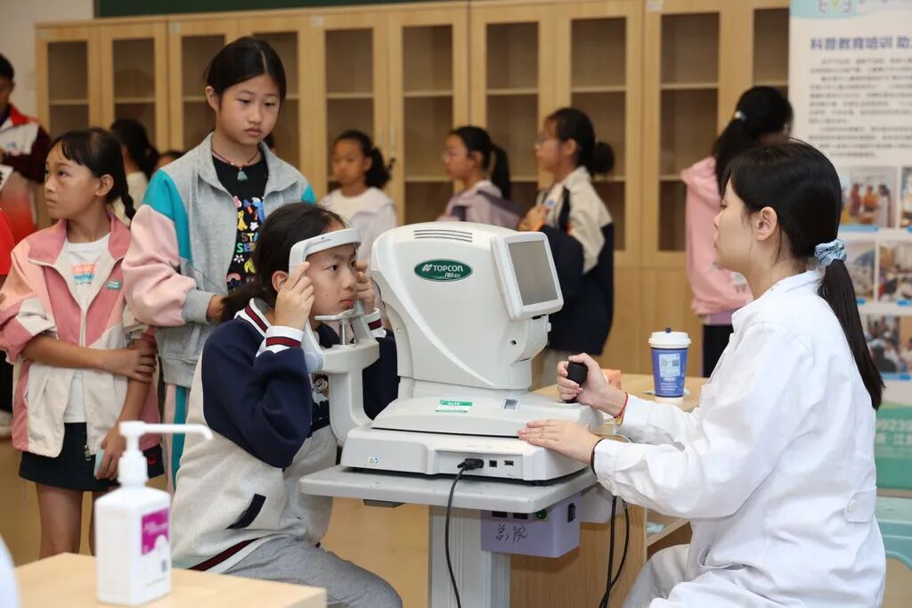 以数智为翼,以协同为桨 重庆高新区全方位护航青少年健康成长丨健康第一 重庆教育在行动