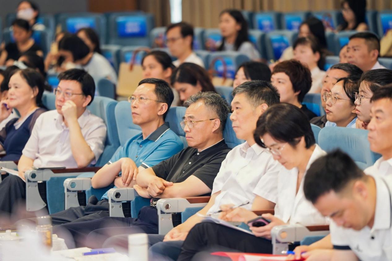 福建福州：弘扬教育家精神 努力争做“大先生”