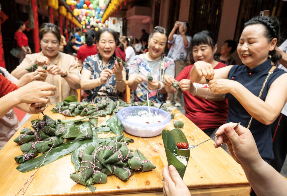 粽艾承古韵 新潮伴端阳——探访各地端午新风貌
