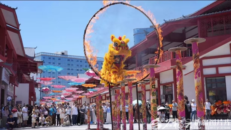 新疆旅游再添好去处 欢乐嘉年华智慧文旅城开门迎客