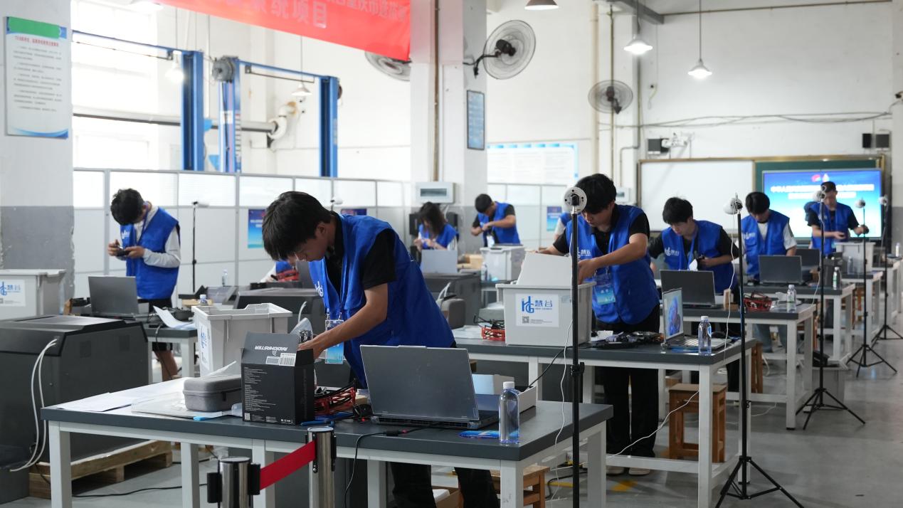 第四届国赛重庆市选拔赛四大竞赛项目在重庆能源工业技师学院收官 比赛现场。袁航摄