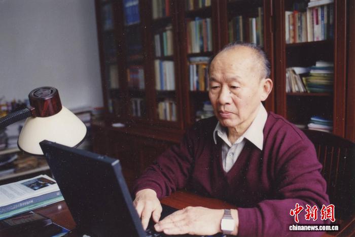 中国工程院院士崔崑在武汉逝世