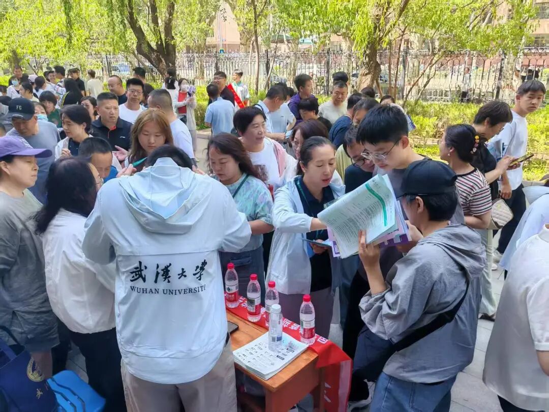 人气火爆!武汉大学各地本科招生咨询火热进行