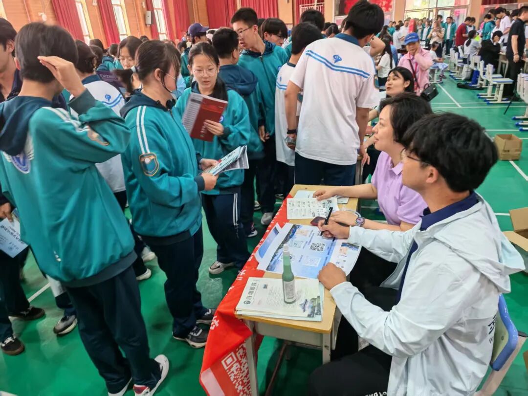 人气火爆!武汉大学各地本科招生咨询火热进行