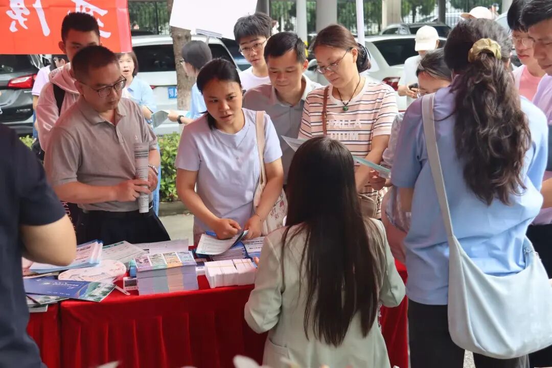人气火爆!武汉大学各地本科招生咨询火热进行
