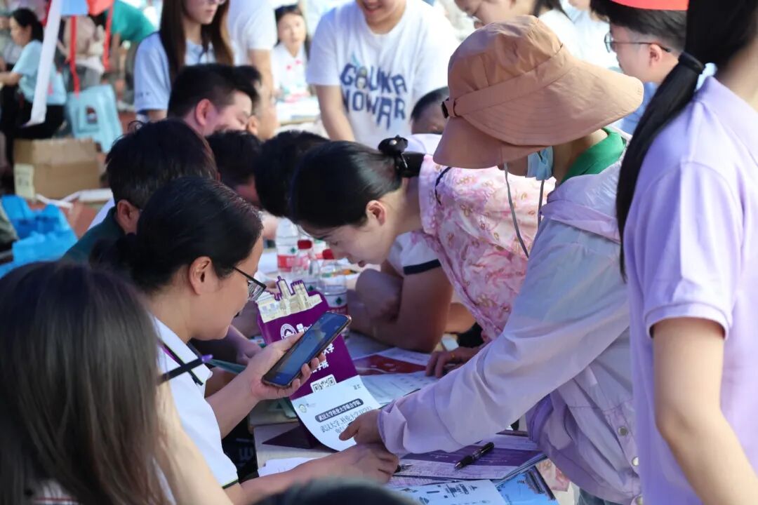 人气火爆!武汉大学各地本科招生咨询火热进行
