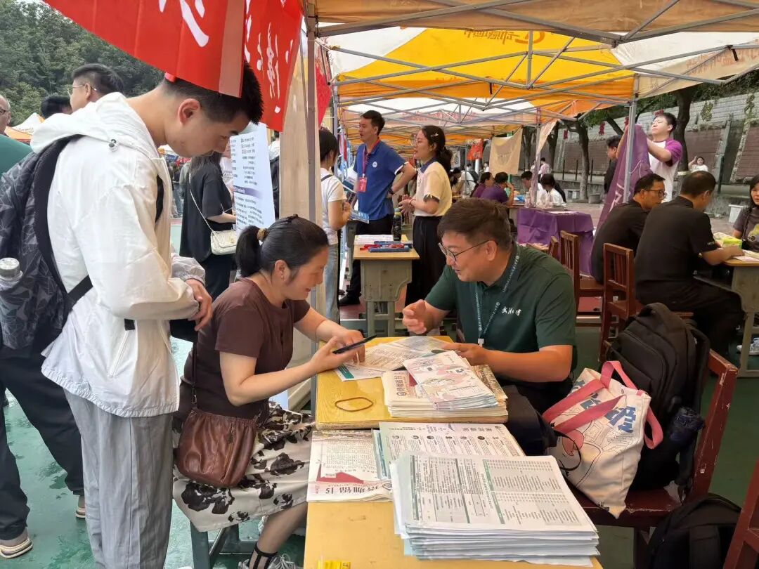 人气火爆!武汉大学各地本科招生咨询火热进行