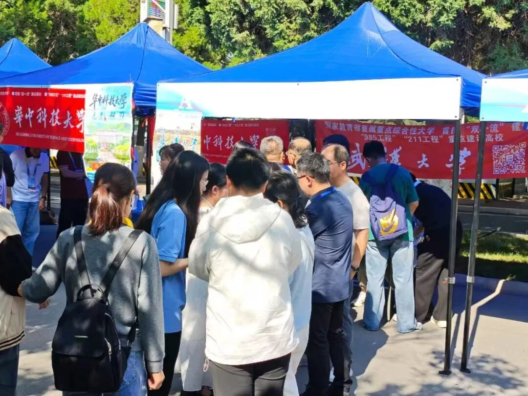 人气火爆!武汉大学各地本科招生咨询火热进行