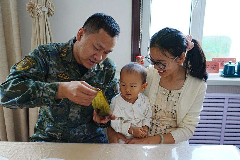 青海：粽叶飘香迎端午 温情团聚暖军营