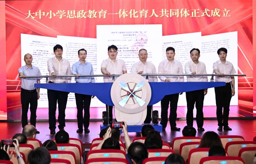 上海工程技术大学这堂产业强国“大思政课”助燃红色青春
