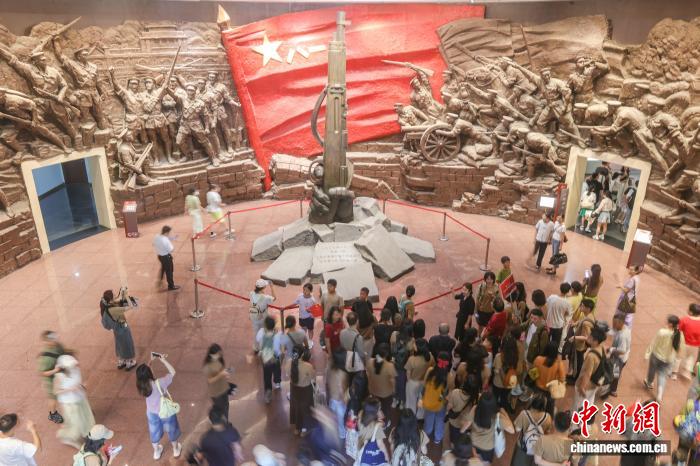 江西南昌:红色纪念场馆迎暑期参观热 江西南昌:红色纪念场馆迎暑期参观热