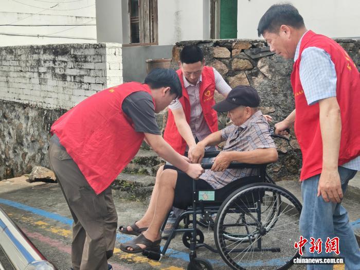 迎战台风“巴威” 浙江温州推进避灾安置点筹备工作