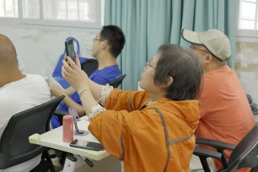 武汉城市职业学院:助力残疾人解锁AIGC创作新技能