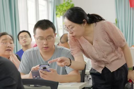 武汉城市职业学院:助力残疾人解锁AIGC创作新技能