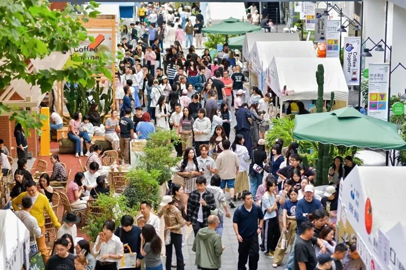 全国顶级咖啡赛事首次落地,贵阳何以能? 4.“咖速集结 啡你不可”2026云岩第三季咖啡文化活动现场。赵毫摄