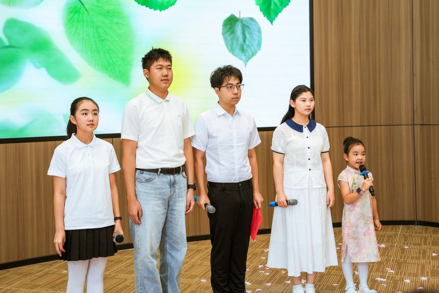 “盛夏逐光 毕业向新”延庆区首发毕业季彩戳纪念封发布活动举办 “盛夏逐光 毕业向新”延庆区首发毕业季彩戳纪念封发布活动举办
